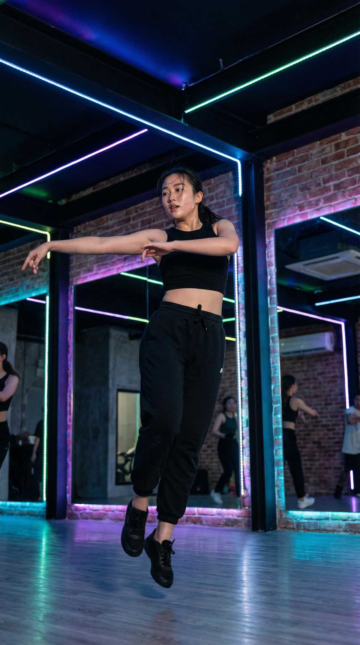 黄色仓库文化研究员周雅文